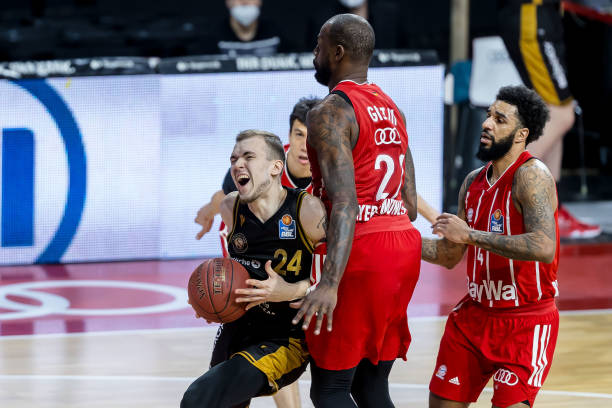 米兰的中场 米兰的中场